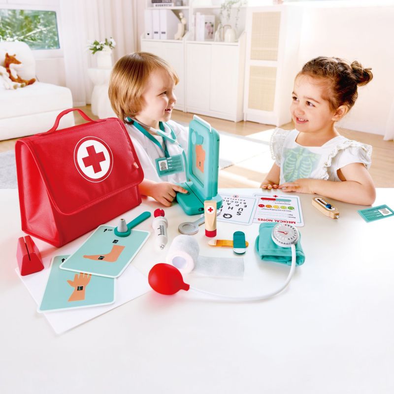 Image d'ambiance de présentation du produit Kit du petit docteur - Hape